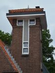 Beeldrijm, een ladderraam voor een brandweerhuisje.
              <br/>
              Richard Keijzer, 2015-06-19